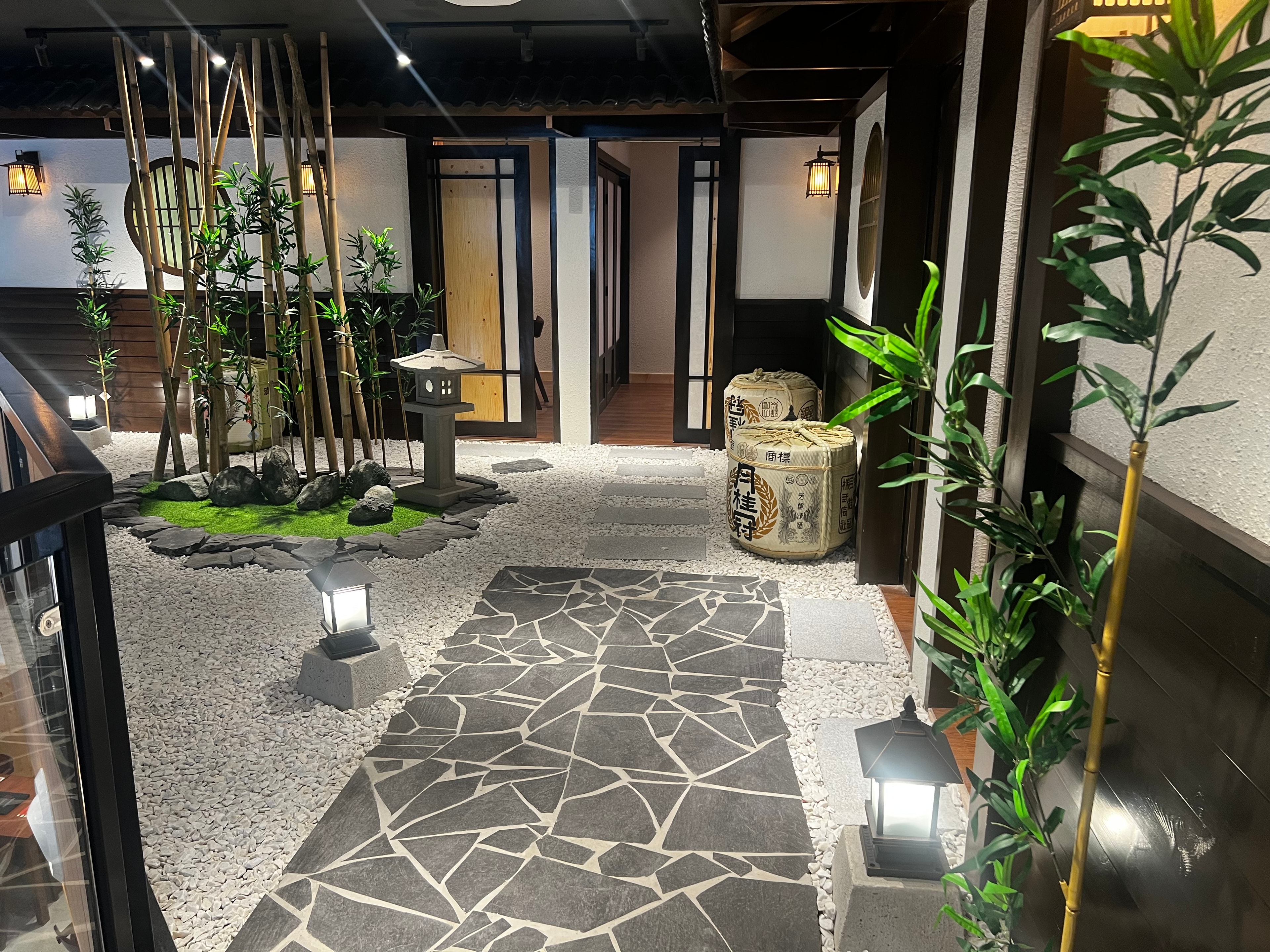 Manmaru Japanese Restaurant — interior view 3