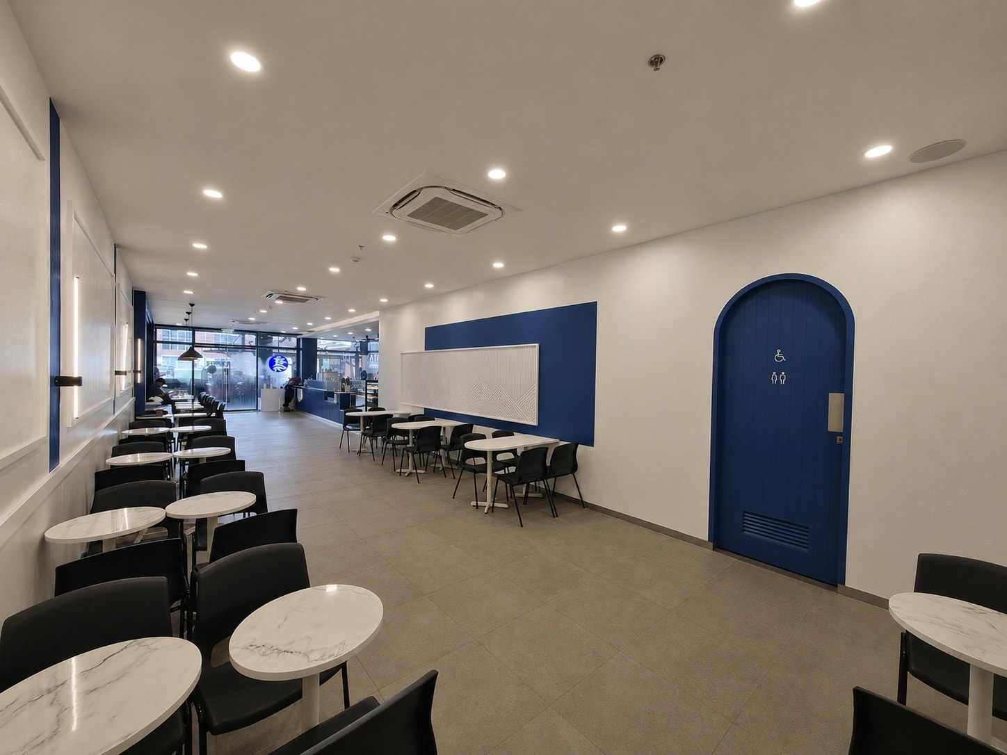 ZUS Coffee — interior view 3